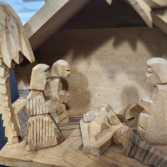 Vintage Holy Land Olive Wood Christmas Nativity Scene - Picture 5 of 9